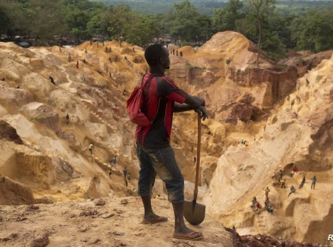 La République centrafricaine suspend une société minière chinoise pour collaboration présumée avec des groupes armés
