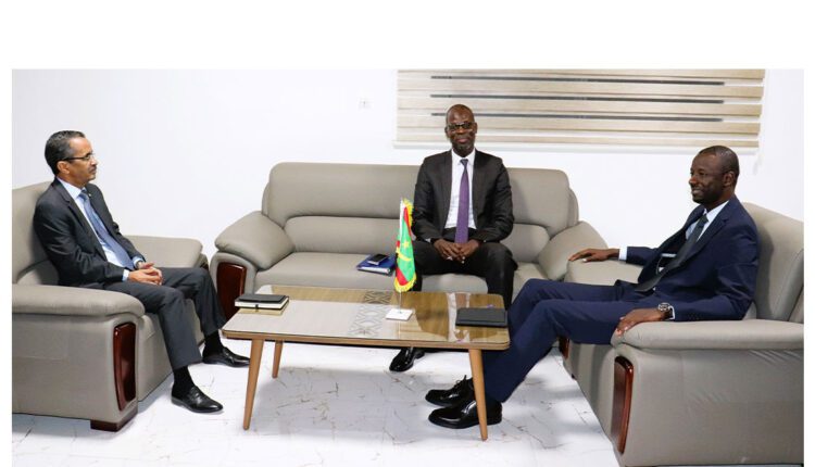 Nouakchott : Le ministre des mines et de l’industrie discute avec l’ambassadeur du Sénégal des relations de coopération entre les deux pays
