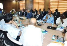 Ould Cheikh Sidya présente le projet de loi de finances initial 2026 devant une commission parlementaire