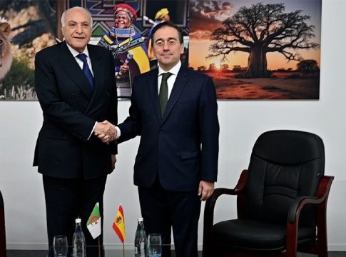 Le ministre algérien des Affaires étrangères et son homologue espagnol discutent du développement de la coopération entre les deux pays
