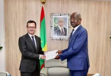 Ould Marzoug reçoit une copie des lettres de créance du nouvel ambassadeur de France