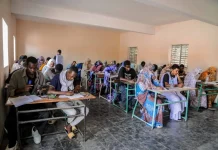 Annulation des examens de 64 candidats le deuxième jour en raison des téléphones