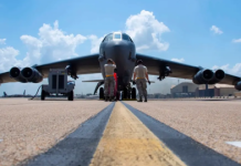 La force de mission des bombardiers américains effectue un vol d'entraînement au-dessus de la Mauritanie avec une participation tripartite