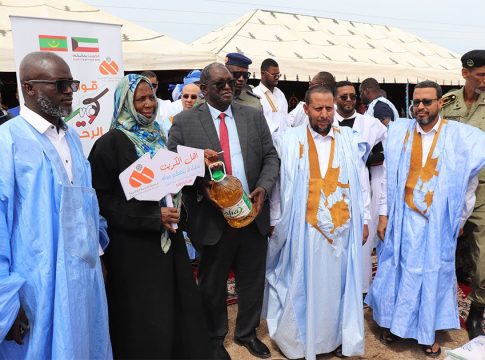 Une organisation koweïtienne distribue une aide alimentaire à 600 familles dans la wilaya de Nouakchott Nord