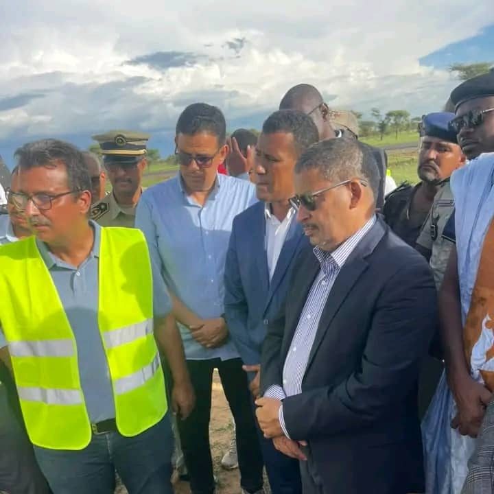 Le gouvernement : Nous avons adopté un plan pour mettre en œuvre les projets conformément à leurs délais et à leurs spécifications