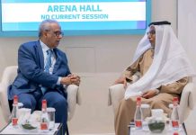 Ould cheikh Sidiya discute avec le directeur du Fonds de développement d'Abou Dhabi des moyens de renforcer la coopération en matière de développement