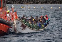La gendarmerie sauve des dizaines de migrants après le naufrage de leur embarcation au large de Nouakchott