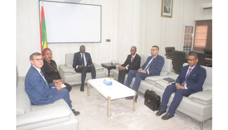 Nouakchott : Le ministre délégué chargé du budget discute avec une mission de la Banque Mondiale