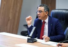 Le ministre de la Santé tient une réunion pour améliorer les services aux patients atteints d'insuffisance rénale chronique