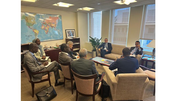Washington : le ministre de l’économie et du Développement durable discute avec le gouverneur de la banque centrale de Mauritanie de la révision des financements de l’AID à la Mauritanie
