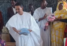 Kaédi : un ancien parlementaire distribue des vêtements et des fournitures scolaires à plusieurs élèves