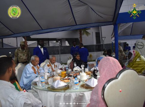 Le ministère de la défense organise une cérémonie d'iftar pour les enfants des martyrs