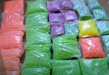 La police intercepte la contrebande de 162 000 comprimés d'ecstasy à travers trois voitures