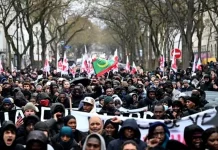 Paris : Plus de 1000 personnes manifestent pour demander justice pour le citoyen mauritanien Hassan Diara