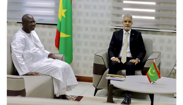 Nouakchott : Le ministre de l’Économie discute avec le représentant résident de la B.M
