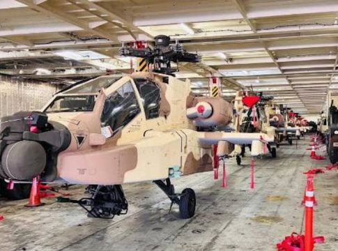 Le Maroc reçoit un escadron d'hélicoptères américains Apache de pointe