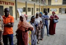Les électeurs ivoiriens se rendent aux urnes pour élire le président du pays