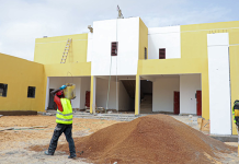Ministère Ministère de l'Habitat: Nous avons construit des centaines de salles de classe et nous travaillons à la construction de centres de santé à l'intérieur du pays.