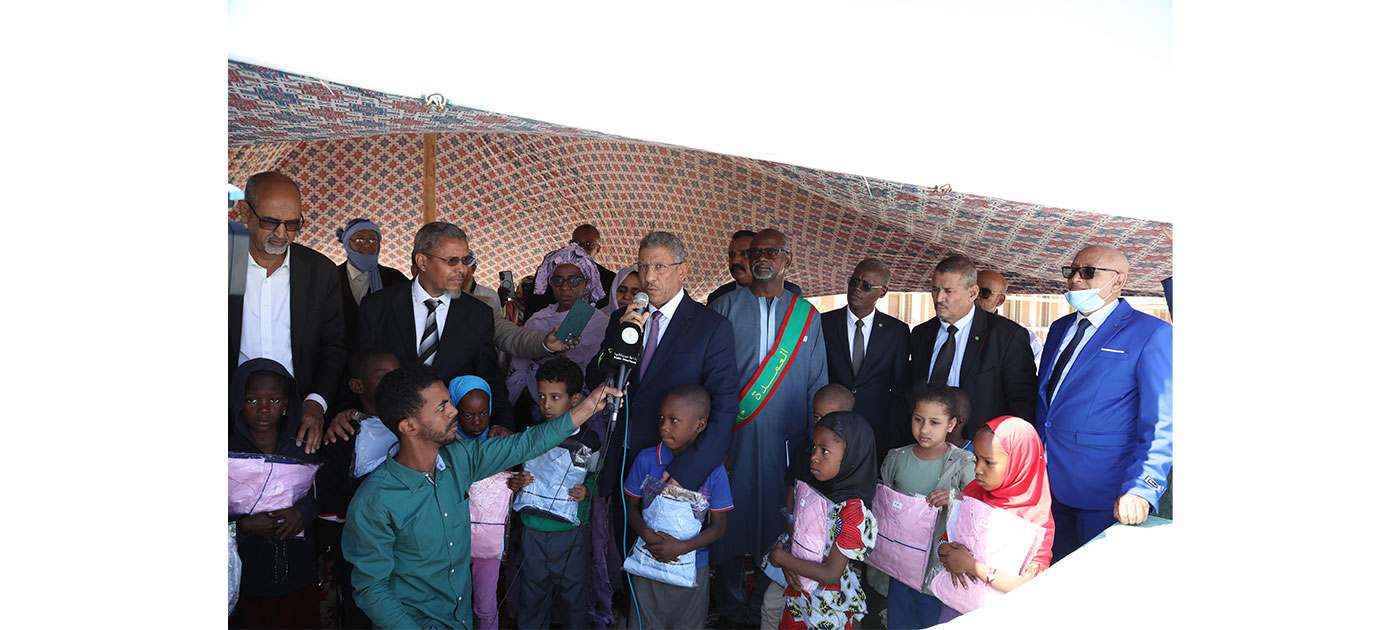 Nouakchott : Le secrétaire général du ministère de l’Éducation et de la Réforme de l’enseignement supervise la distribution de 6000 uniformes scolaires aux élèves des écoles de Sebkha