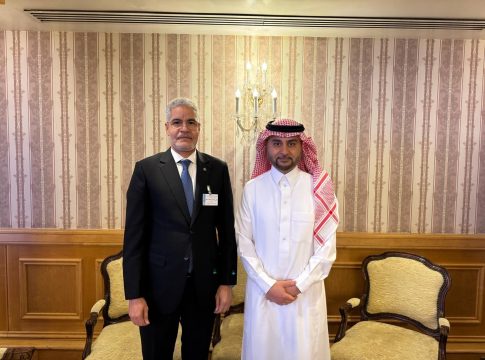 Le ministre de l'économie et des finances rencontre un représentant d'une institution financière arabe