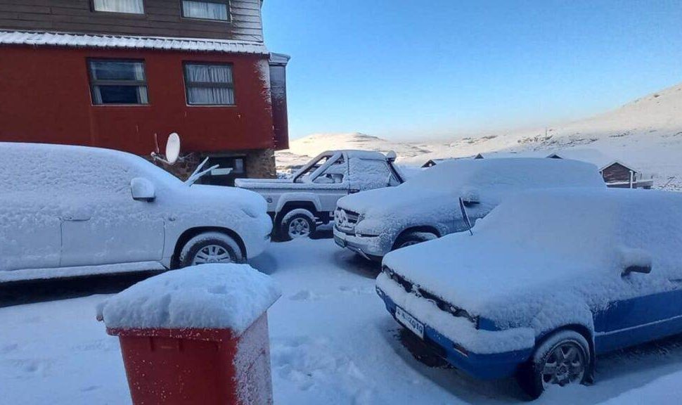 Afrique du Sud : Les autorités annoncent la mort d'une femme dans un bus à cause des chutes de neige