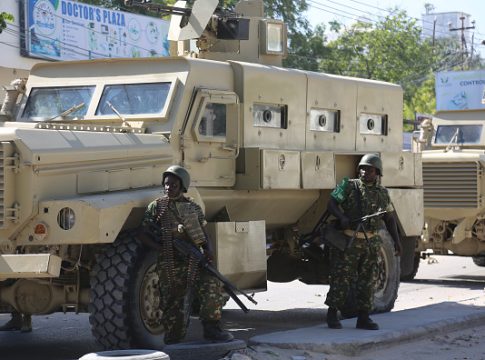 A la suite d'une réunion de sécurité entre les deux pays. Mogadiscio accepte d'inclure des troupes éthiopiennes dans la force de maintien de la paix