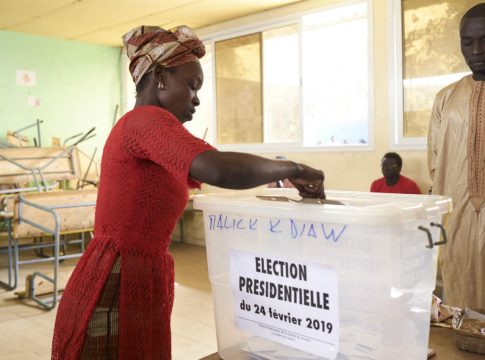 Sénégal : les bureaux de vote ferment leurs portes après l'heure fixée pour voter