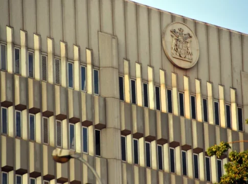 Décrit comme l'une des plus grandes affaires de corruption:9 fonctionnaires ont été arrêtés en Ouganda  Icône de validation par la communauté