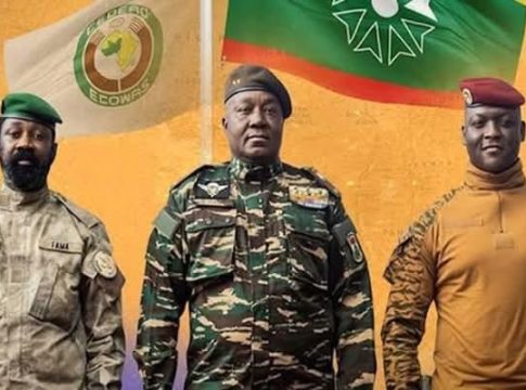 L'Algérie abat un drone de l'armée malienne l'abattage par l'Algérie d'un drone de l'armée malienne est condamné par les chefs de l'alliance du Sahel
