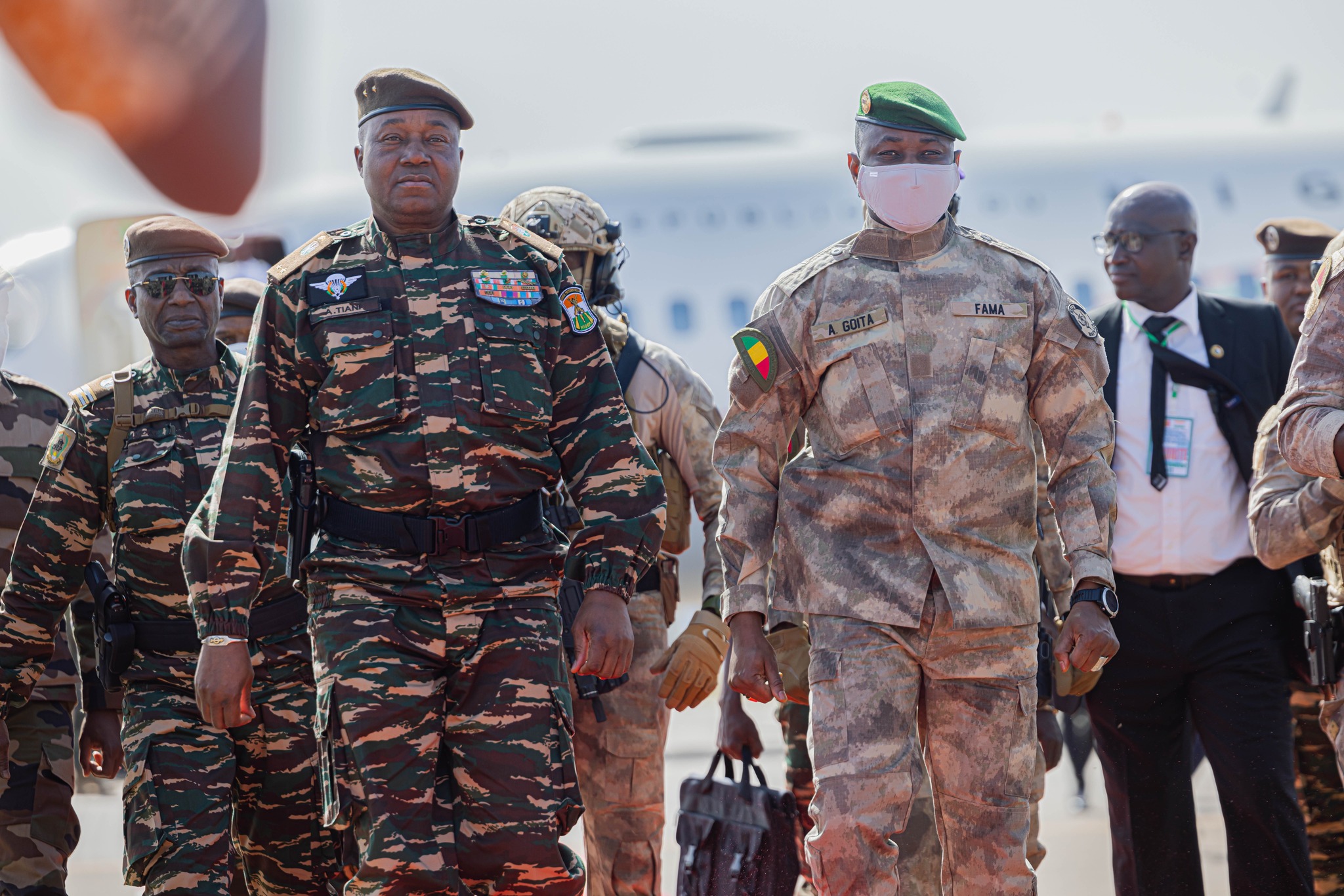 Mali : le chef de la junte nigérienne le général Abdourahamane Tiani est à Bamako avant d’aller à Ouagadougou