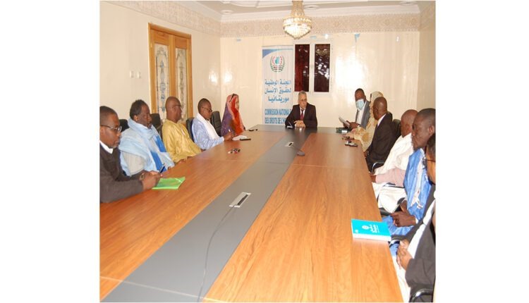 Organisation à Nouakchott d’une réunion périodique avec les organisations de la société civile par le président de la CNDH à Nouakchott