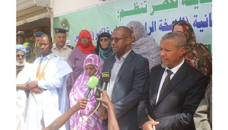 Nouakchott : le wali Mouçaid de Nouakchott supervise la distribution de paniers alimentaires dans la commune du Ksar