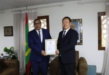 La Mauritanie honore le directeur de l'Institut Confucius d'enseignement du chinois à la Faculté des lettres