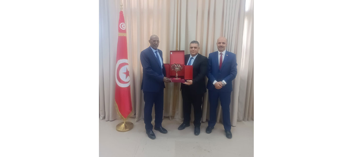 Tunis : Le Délégué général pour la sécurité civile et la gestion des crises discute avec le ministre tunisien de l’intérieur