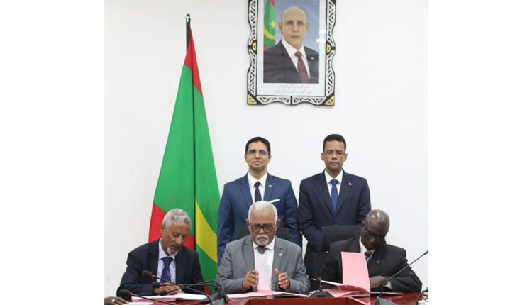 Nouakchott : Le ministre de l’autonomisation des jeunes, et le ministre de la pêche, signent un accord pour l’insertion et l’emploi des jeunes dans le secteur de la pêche
