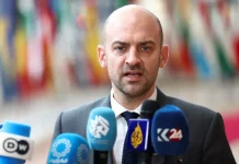 Lors de sa première visite en 7 ans... Le ministre français des Affaires étrangères visite la République centrafricaine