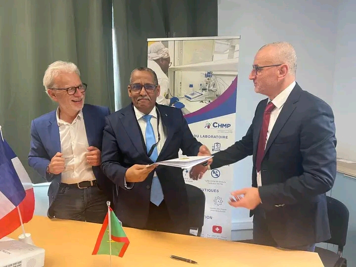 Un laboratoire mauritanien signe un accord de partenariat et d'échange d'expertise avec le Centre français des professions pharmaceutiques