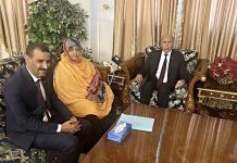 Ould Ghazouani reçoit la famille du journaliste Ishagh Ould Mokhtar et le comité de suivi médiatique de son affaire.