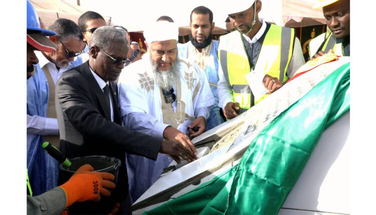 Nouakchott : le conseil chargé de l’enseignement fondamental supervise la cérémonie de Pose de la première pierre pour la construction d’une école fondamentale dans les quartiers Tarhil destinée à l’enseignement des orphelins