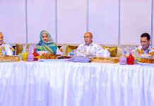 Ghazouani lance la revitalisation ramadanesque en présence des politiciens et des élus locaux..