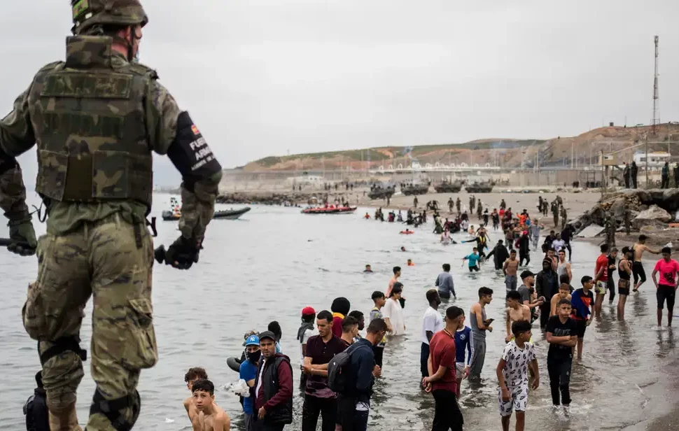 Journal espagnol : Le Maroc et l'Espagne renforcent les mesures de sécurité à la frontière de Ceuta