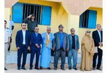 Le Wali du Tiris Zemour inspecte le déroulement des cours et les écoles en construction à Azouirate