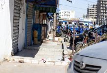 Sources : Les commerçants en grève parviennent à un accord préliminaire concernant les trottoirs en ciment pour mettre fin à la grève