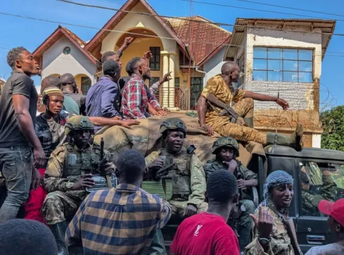 Les rebelles du M23 poursuivent leur progression vers la capitale Kinshasa et prennent le contrôle de la ville de Boukavou.