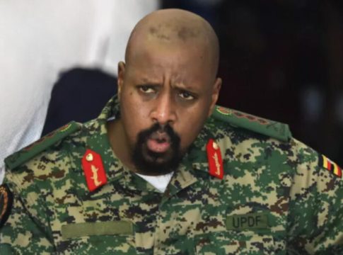 L'Ouganda menace d'attaquer Bunia, dans l'est du Congo, si « toutes les forces » qui s'y trouvent ne se rendent pas dans les 24 heures.