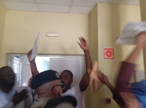 Nouadhibou : La police arrête des militants ayant manifesté contre le ministre de la Santé