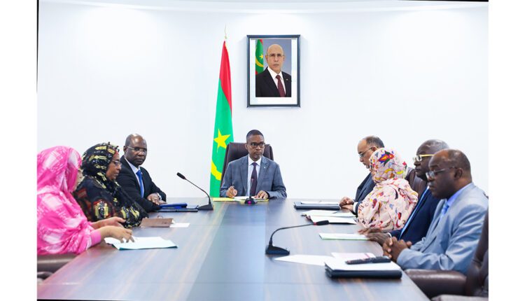 Nouakchott : Le Premier ministre préside une séance de réunion du comité ministériel chargé de revoir le cadre juridique des pensions des employés de l’État