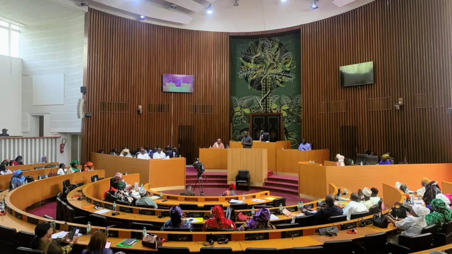 Le parlement sénégalais approuve une modification de la constitution qui annule certaines institutions constitutionnelles