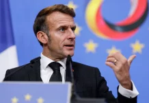 Macron se dit prêt à dialoguer avec Tebboune pour renforcer les relations avec l'Algérie