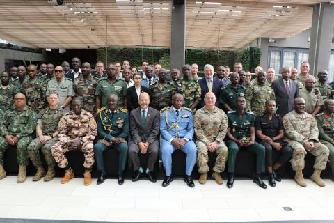 États-Unis : Nous soutenons les programmes de formation et renforçons les capacités logistiques de l'armée mauritanienne.
